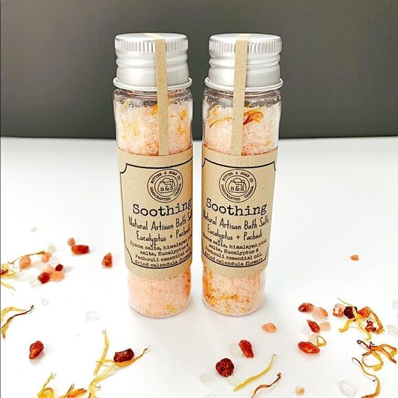 Artisan Eucalyptus and Pachouli Soothing Bath Salts - Picture 3 of 4